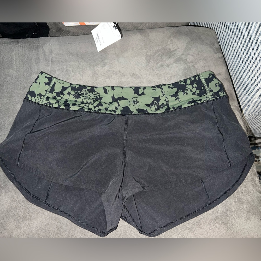 Lululemon Speed Up 2.5 inch shorts, in black size 8